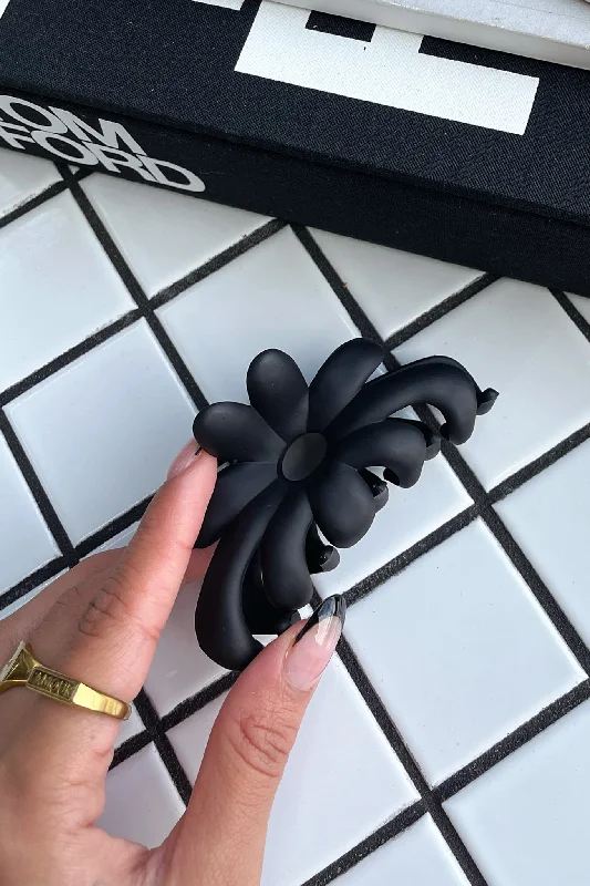 Luxury And Elegant Soni Claw Clip - Black