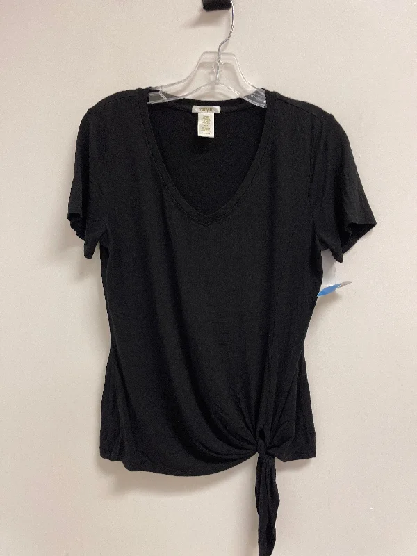 Celebrity Style Top Short Sleeve By Matty M In Black, Size: S